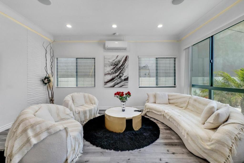 האנטינגטון ביץ' Luxury 2 Bedroom Villa מראה חיצוני תמונה